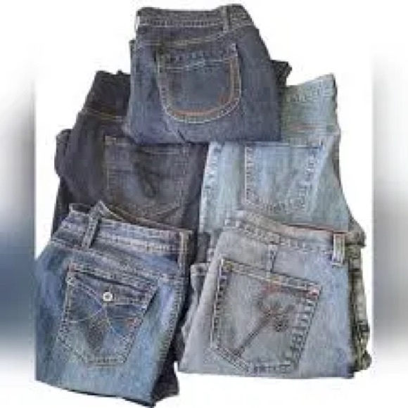 Denim - Women’s Plus Size Jean Bundle five pair for $30.00
Size: 18, 20, 22, in bundle